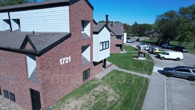 Building Photo - 1721 Ridgehaven Ct