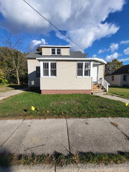 Primary Photo - 1192 Maple St