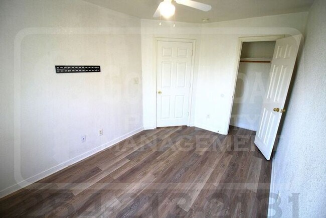 Building Photo - 3700 Ys Pak Ct