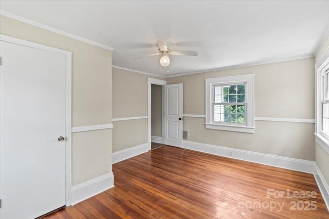 Building Photo - 904 Edgewood Cir