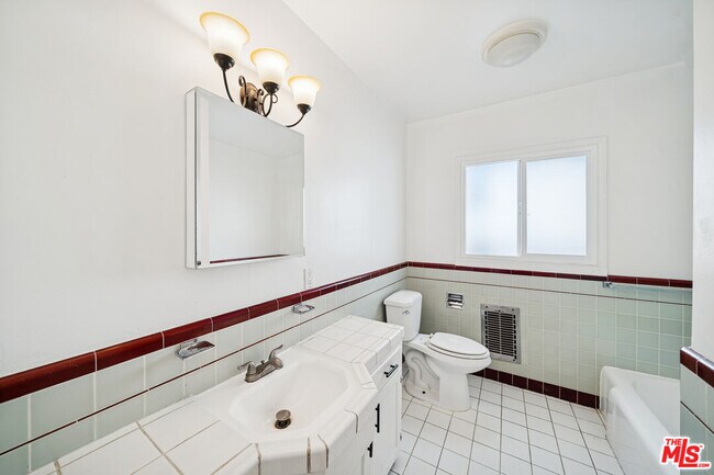 Building Photo - 1270 Havenhurst Dr