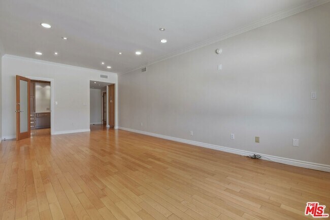 Building Photo - 4443 Ventura Canyon Ave