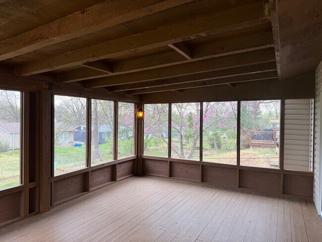 Building Photo - 3 Bedroom 3.5 Bathroom Home In Ballwin