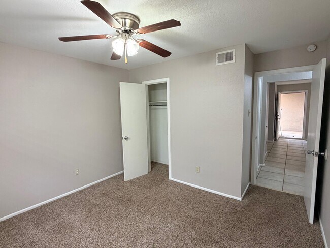 Building Photo - 3302 Salisbury Ave