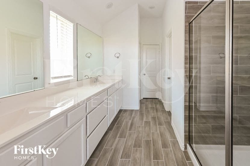 Building Photo - 14907 Lake Shore Ave