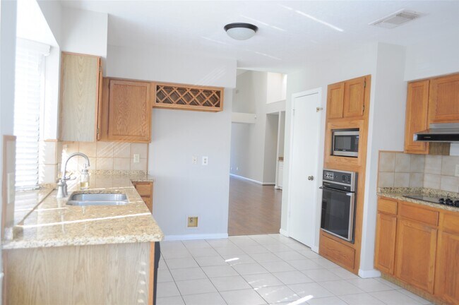 Building Photo - 8639 Sparkling Springs Dr