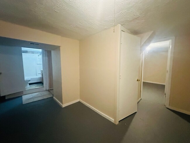 Building Photo - MOVE-IN READY !! BEAUTIFULLY  PROPERTY WIT...