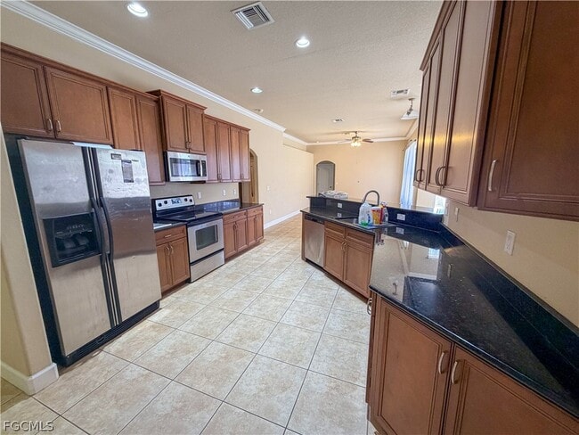 Building Photo - 2110 SW 38th Terrace