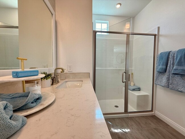 Building Photo - FULLY FURNISHED 3 BED 2.5 BATH 2 CAR GARAG...