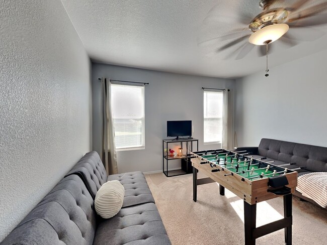 Building Photo - $500 off FIRST FULL MONTH RENT WITH MOVE I...
