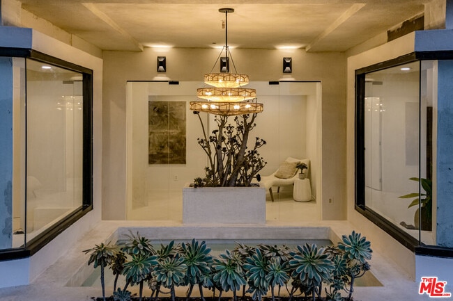 Building Photo - 8896 Lookout Mountain Ave