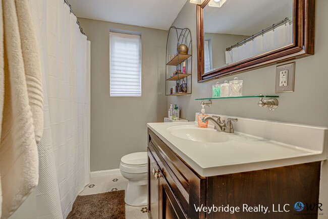 Building Photo - Beautiful 3BD 2.5 Bath w/ Finished Basement in White Oak/Monfort Heights