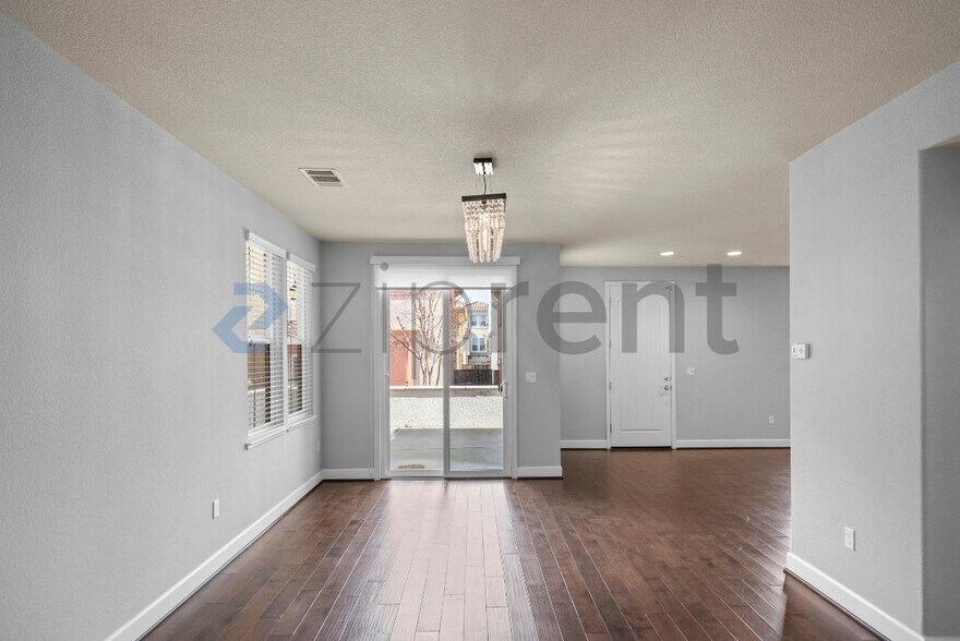 Building Photo - 328 Selby Lane