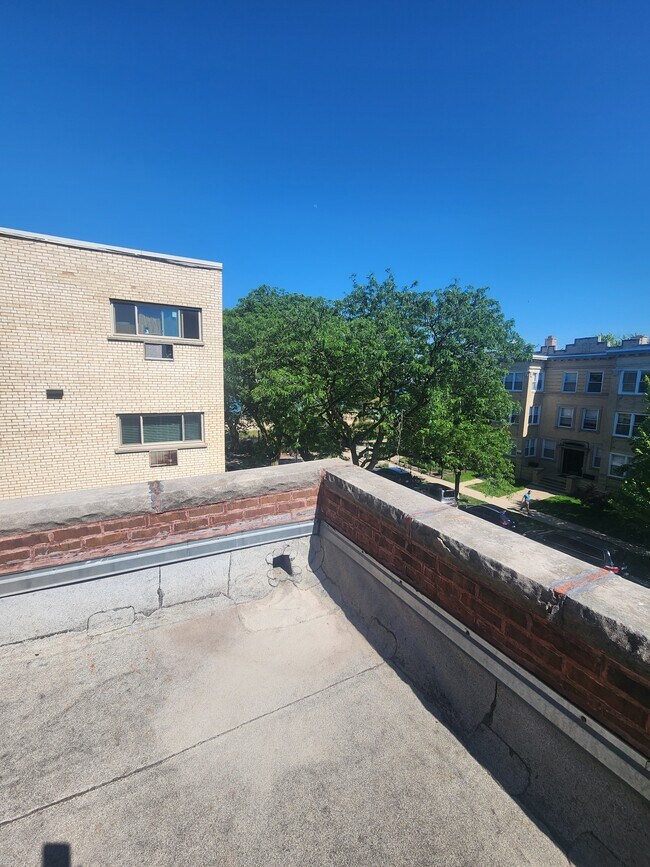 Building Photo - 1058 W Columbia Ave