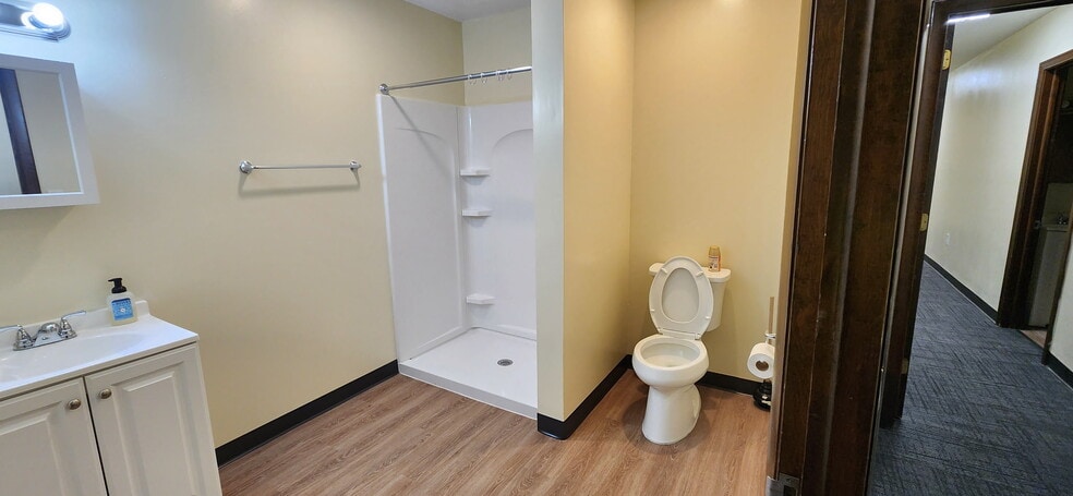 Unit 40 Room For Rent - 324 Valley St