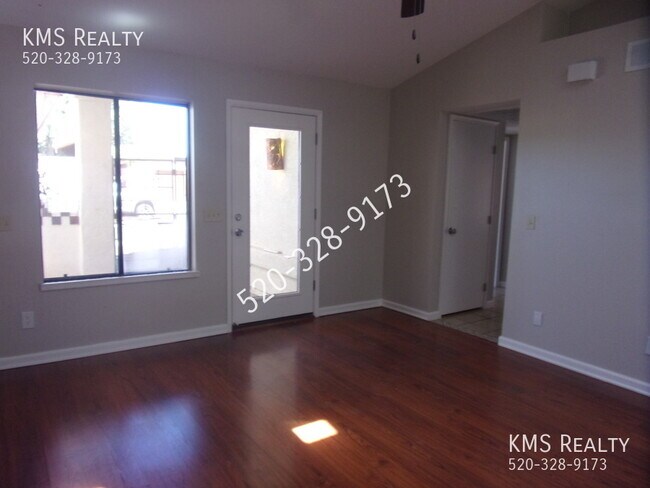 Building Photo - 3 Bedroom 2 Bath- 10048 E Desert Aire Driv...