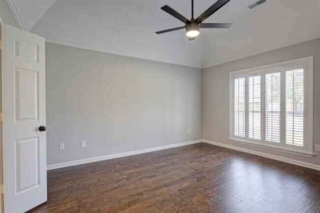 Building Photo - 6479 Stone Lake Dr