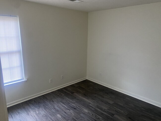 Building Photo - 1309 Waverly Ave