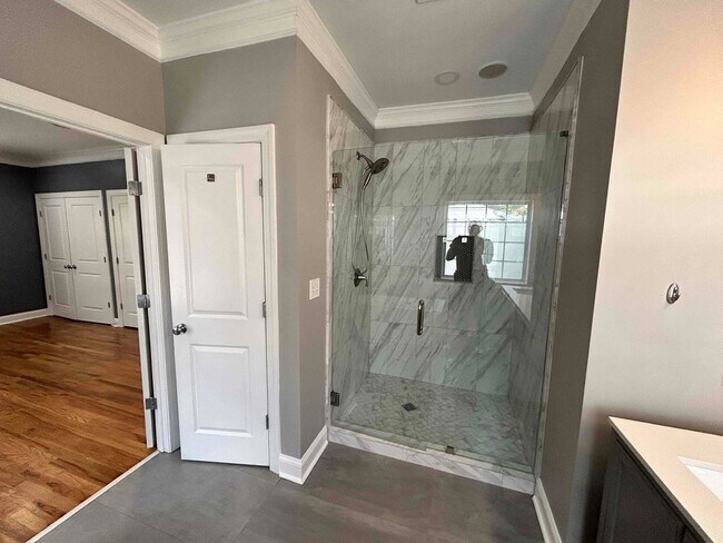 Building Photo - Elegant Intown Living in Carlyle Park – Beautiful 3BR/3.5BA Townhome