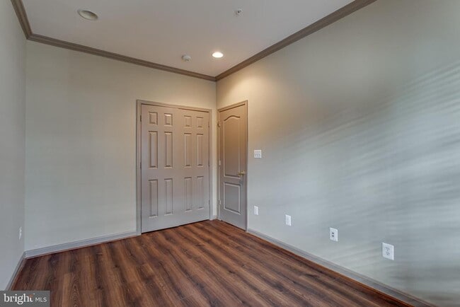 Building Photo - 22000 Avonworth Square