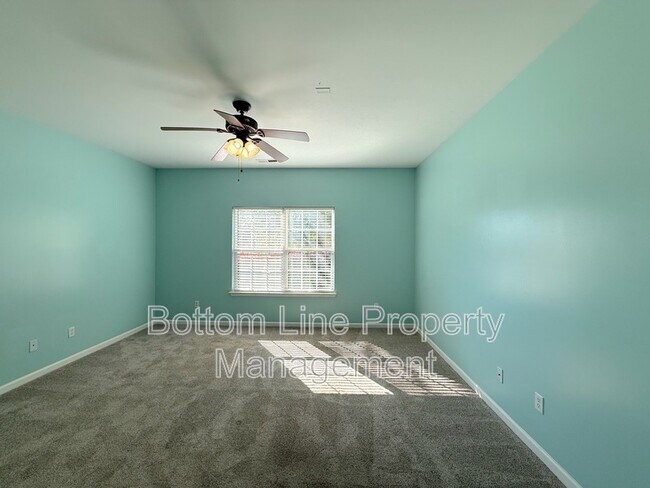 Building Photo - 10226 Highland Creek Cir