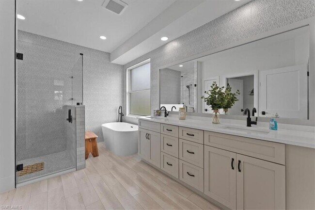 Building Photo - 8541 Peppertree Way