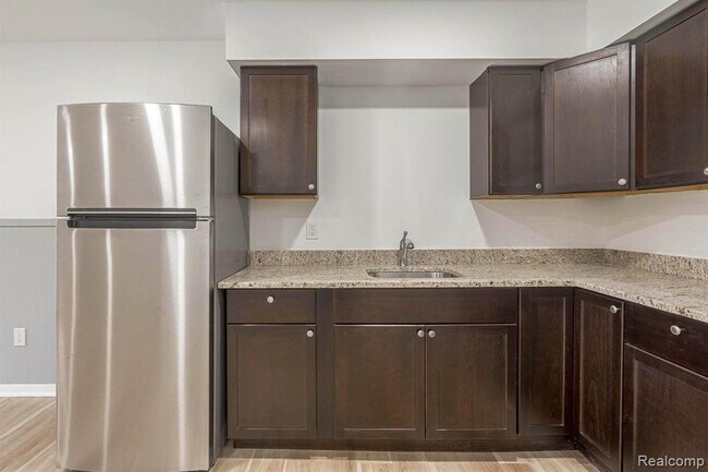 Building Photo - 2475 S Commerce Rd