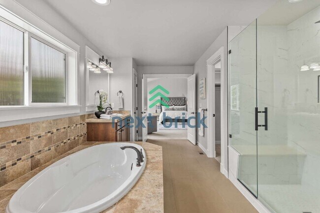 Building Photo - Spacious 4-Bed, 4-Bath Retreat in Sammamish – 3300 Sq Ft of Comfort and Style!