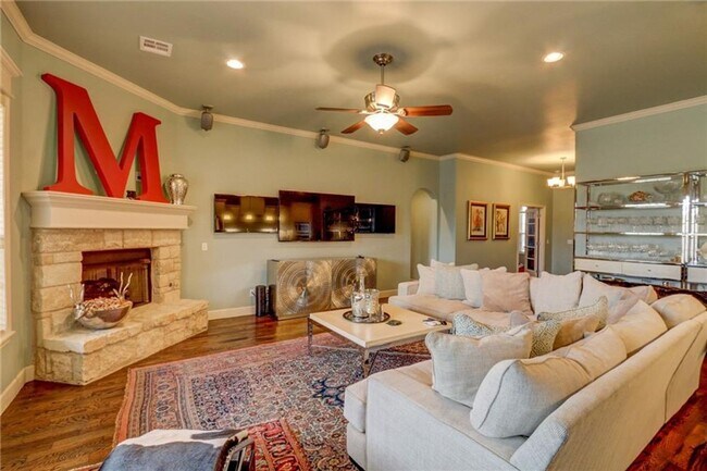 Building Photo - Stunning Edmond Home- Regency Pointe-Neigh...