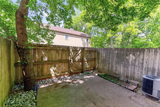 Building Photo - 6477 Brookedge Ct