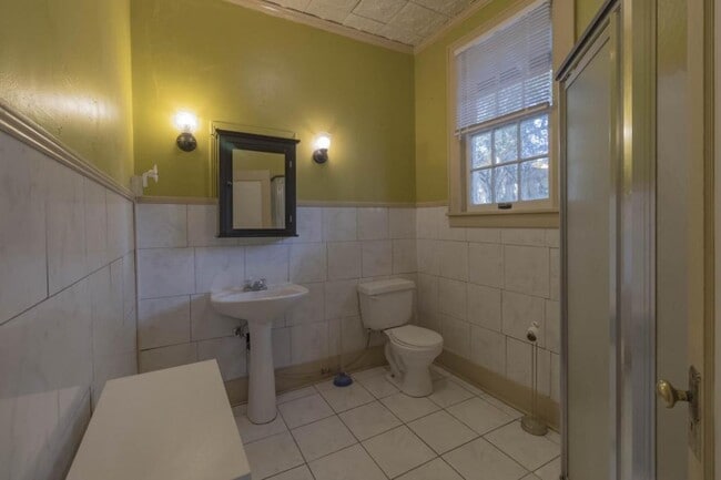 Building Photo - 113 Dell St