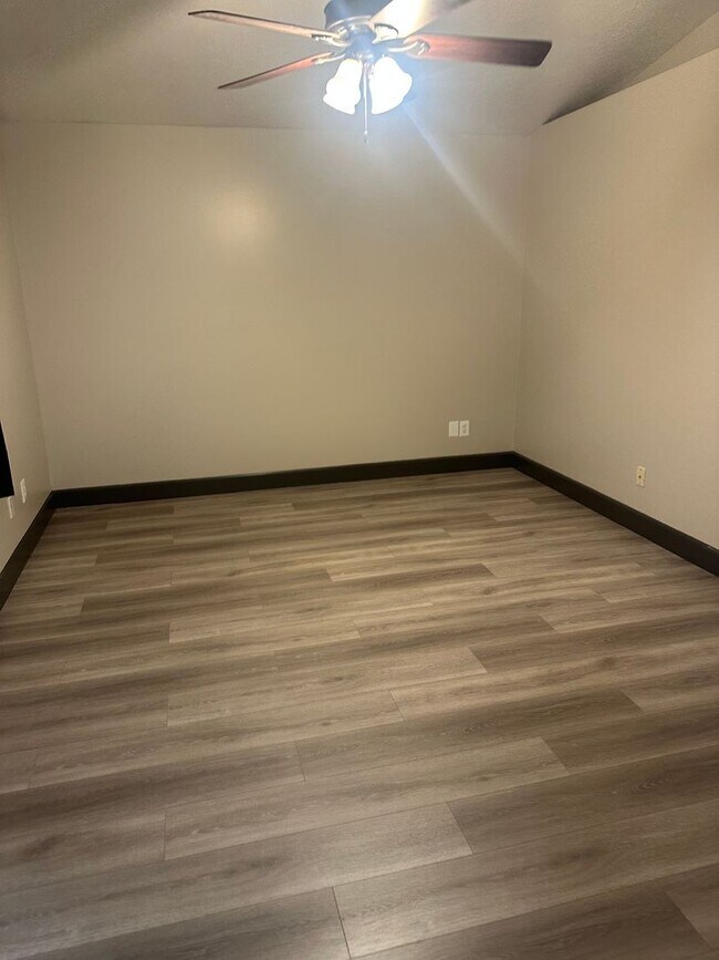 Building Photo - Beautiful Home For Rent!