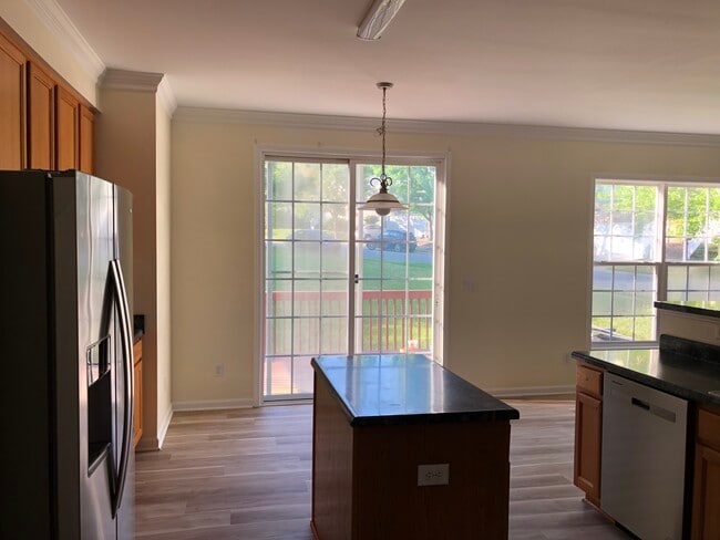 Building Photo - 1147 Pebble Creek Xing