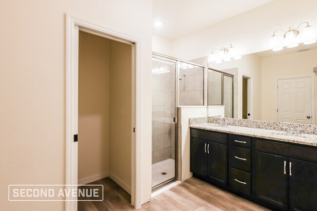 Building Photo - 1928 Nabatoff St