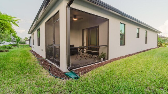 Building Photo - 3001 Hibiscus Ave