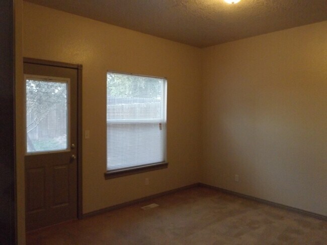 Building Photo - Spacious 3 Bedroom, 2 Bathroom Duplex with Two Car Garage and Fenced Yard!