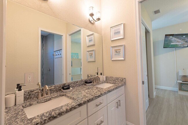 Building Photo - 36 Moody Dr