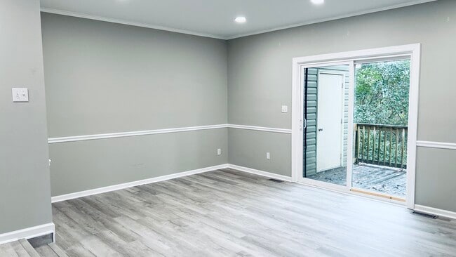 Building Photo - 516 Brent Rd