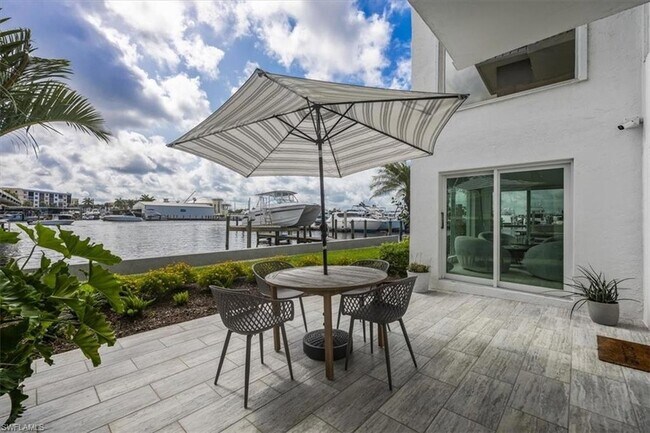 Building Photo - 1100 8th Ave S