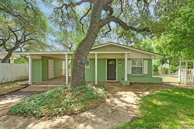 Building Photo - 3103 S Oak Dr