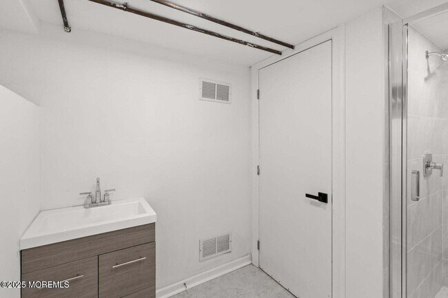 Building Photo - 1001 Norwood Ave