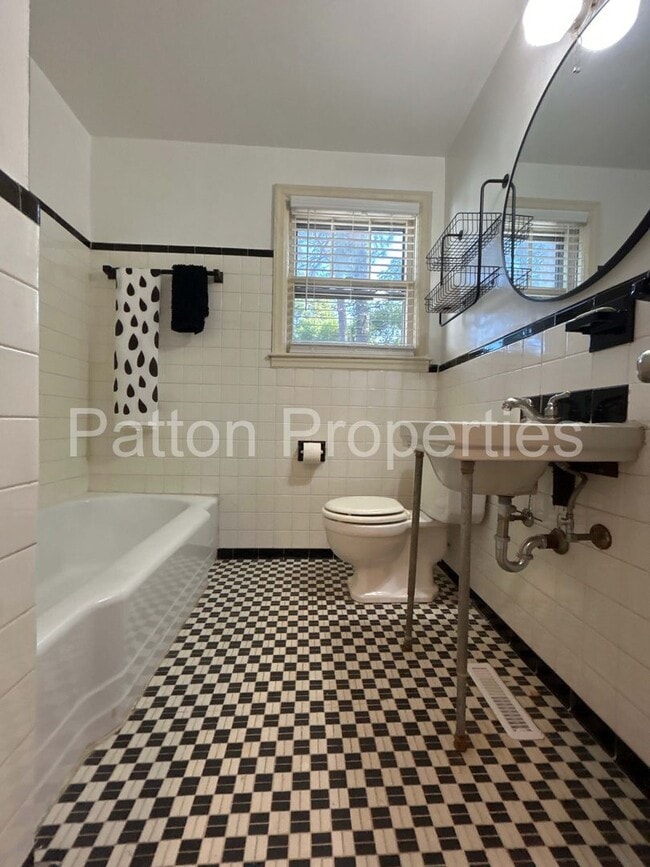 Building Photo - West Columbia Home Available 03-20-26