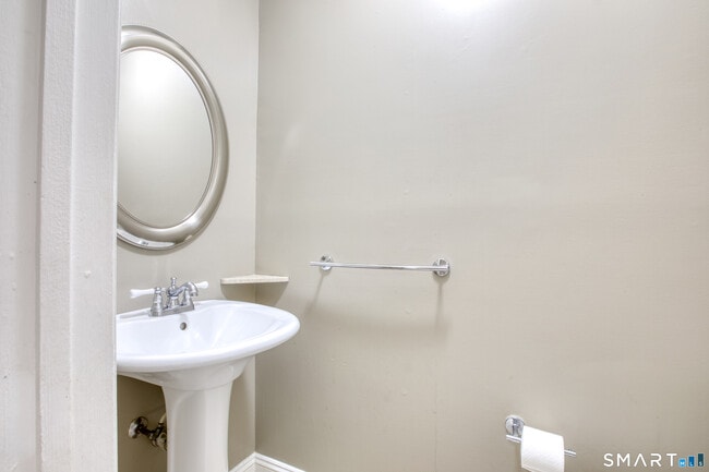 Building Photo - 15 Renwick St