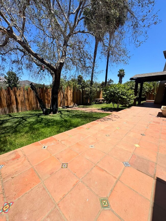 Building Photo - 3BD/2BA HOME off Old Hwy 80, Ample Parking...