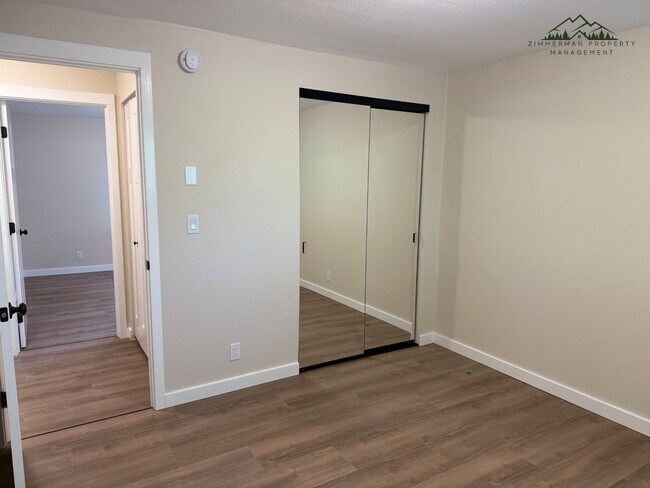 Building Photo - Updated Churchill 3 bedroom 2 bathroom Home
