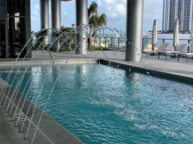 Building Photo - 1600 NE 1st Ave