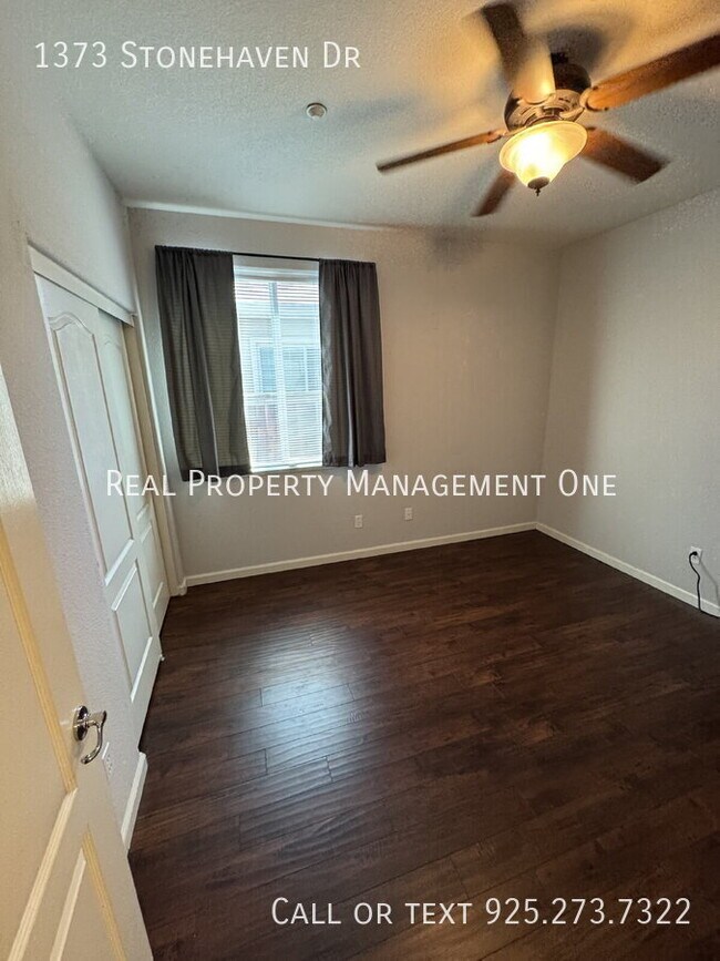 Building Photo - 1373 Stonehaven Dr