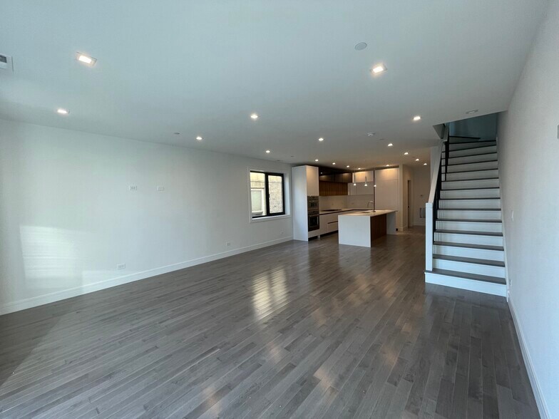 Building Photo - 719 N Elizabeth St