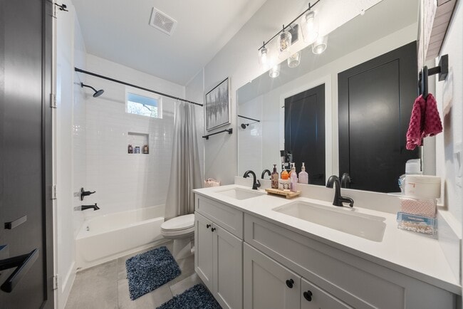 Building Photo - 6130 Campos Dr