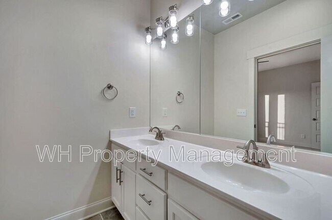 Building Photo - 123 Berry St